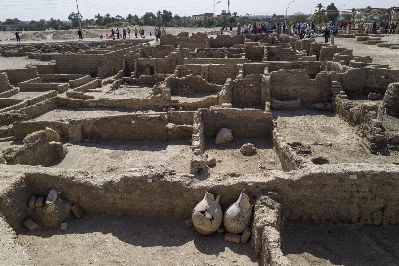 🇪🇬 Egypt’s Lost City Beneath the Desert: The Amazing Story of the Ancient City of Gold