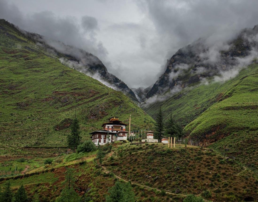 🇧🇹 Bhutan: The Country That Measures Progress Beyond Money