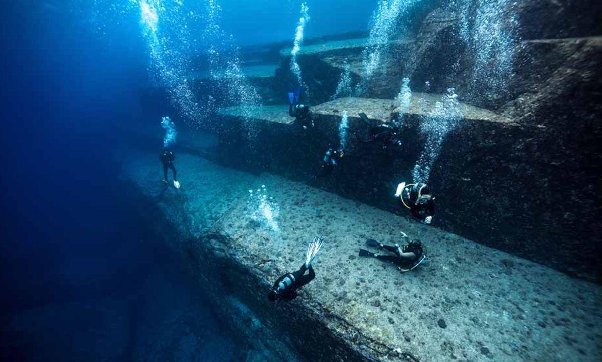 🇯🇵 Japan’s Mysterious Underwater Ruins: The Ancient Monument Beneath the Sea